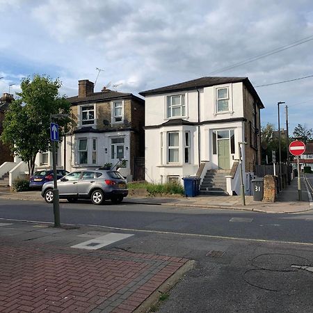 Amazing En-Suite Apartment In Finchley Central 런던 외부 사진