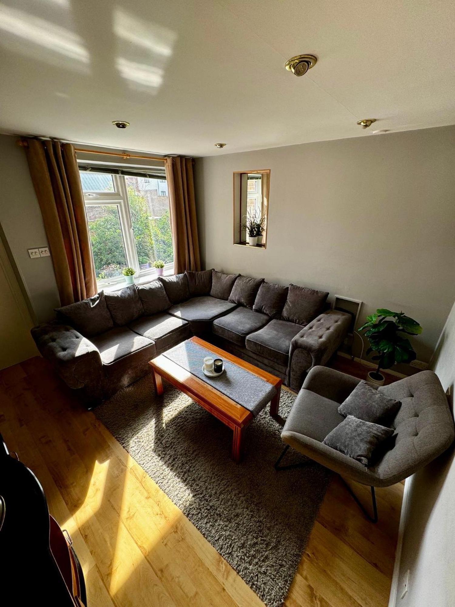 Amazing En-Suite Apartment In Finchley Central 런던 외부 사진