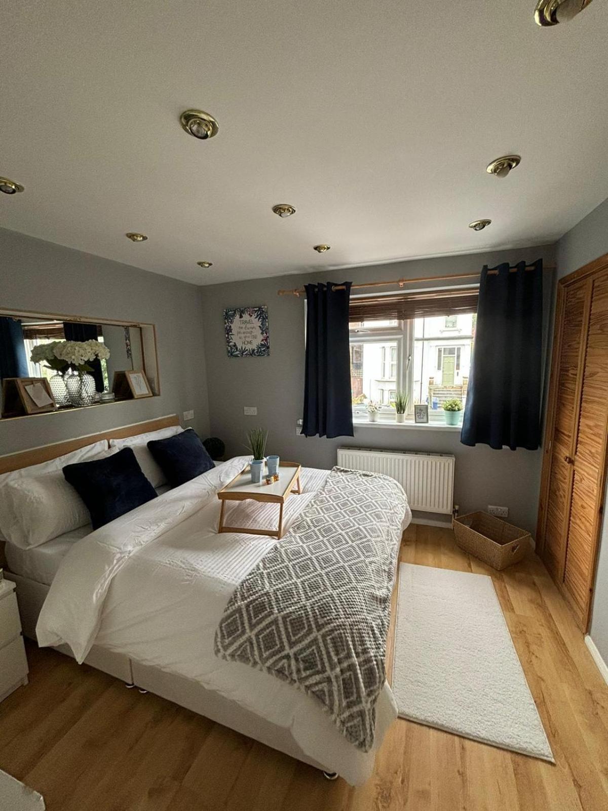 Amazing En-Suite Apartment In Finchley Central 런던 외부 사진