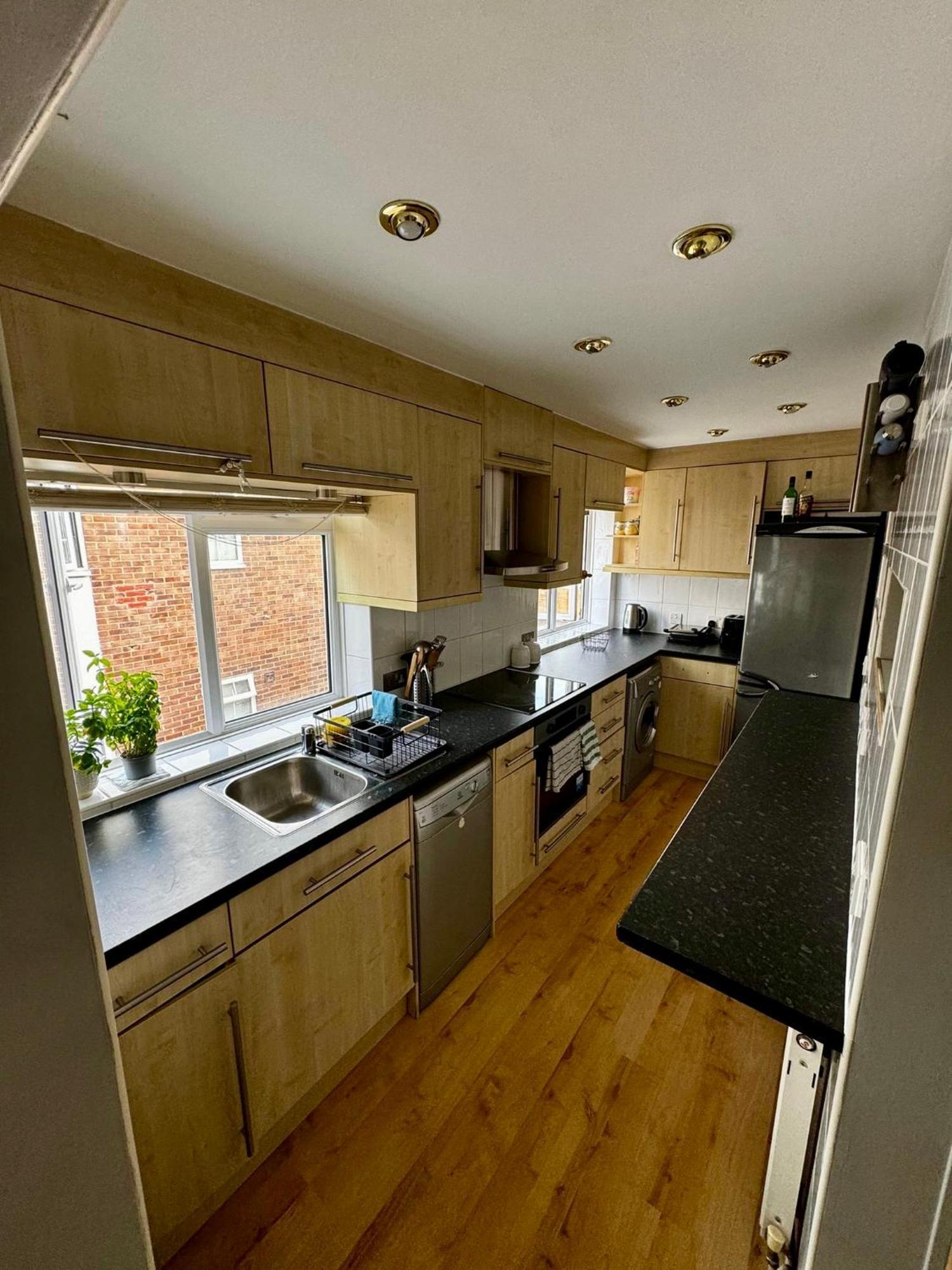 Amazing En-Suite Apartment In Finchley Central 런던 외부 사진