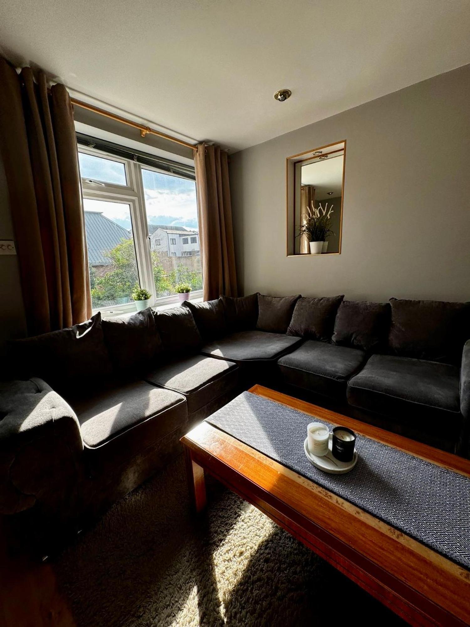 Amazing En-Suite Apartment In Finchley Central 런던 외부 사진