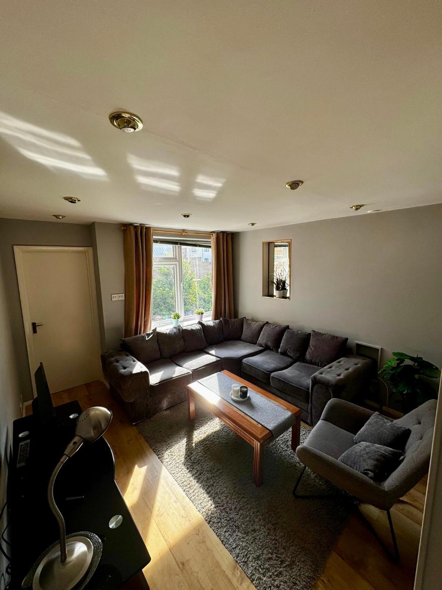 Amazing En-Suite Apartment In Finchley Central 런던 외부 사진