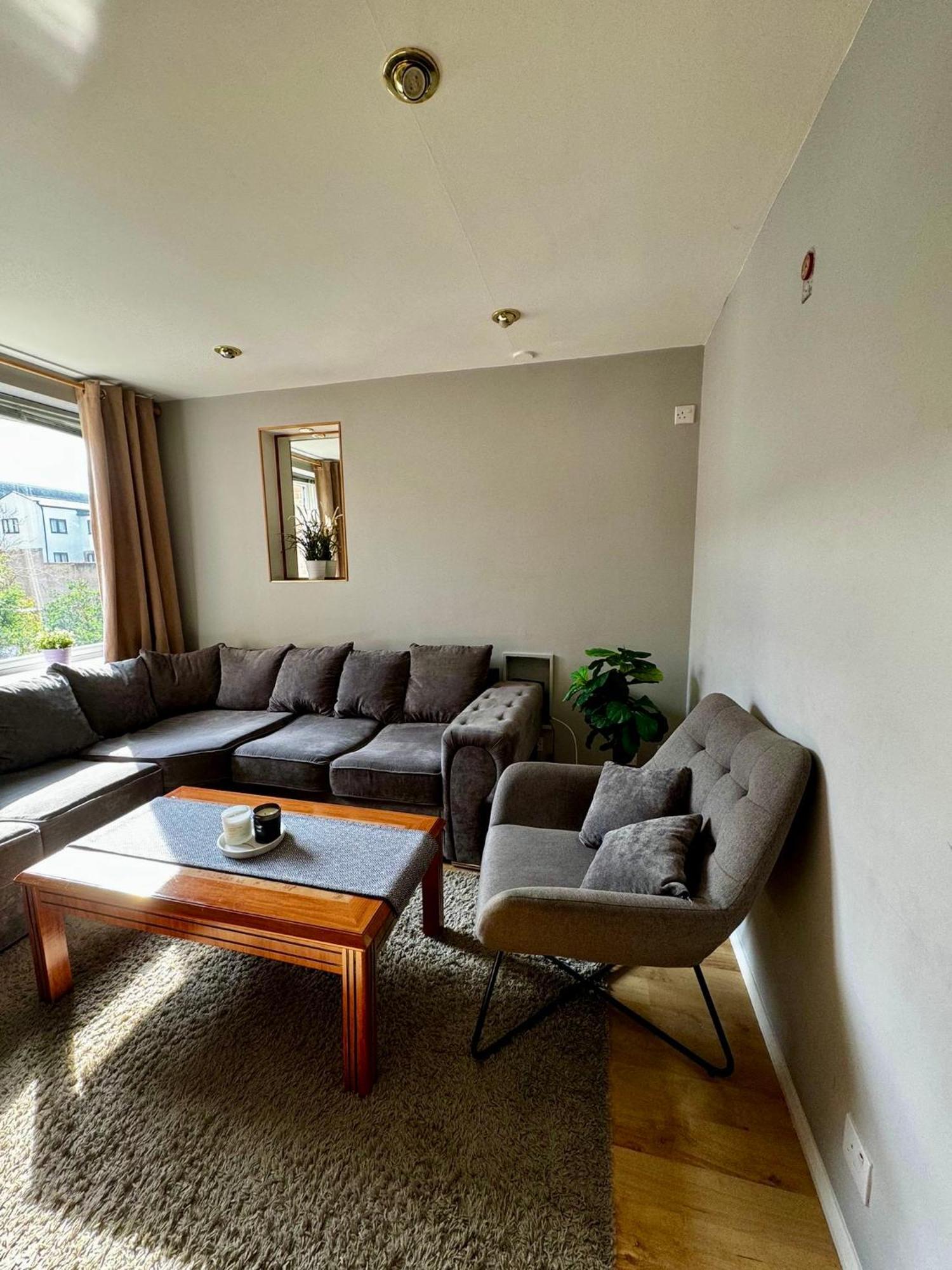 Amazing En-Suite Apartment In Finchley Central 런던 외부 사진