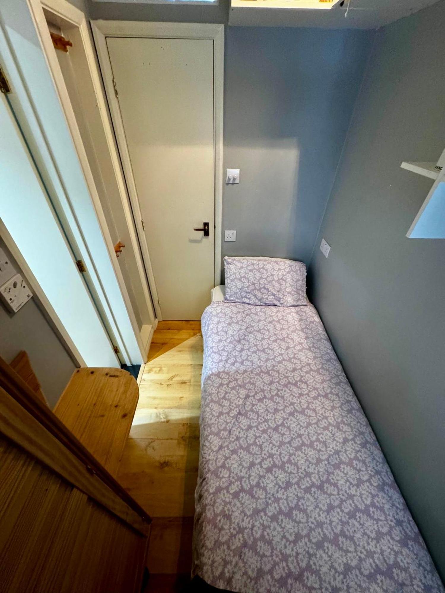 Amazing En-Suite Apartment In Finchley Central 런던 외부 사진
