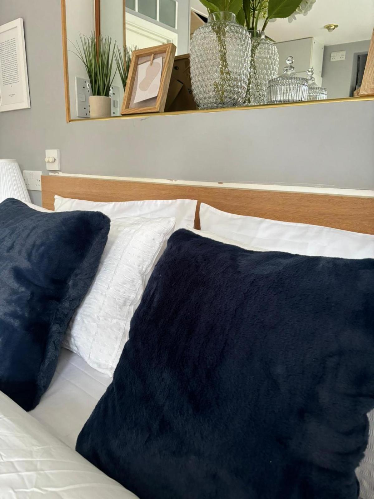 Amazing En-Suite Apartment In Finchley Central 런던 외부 사진