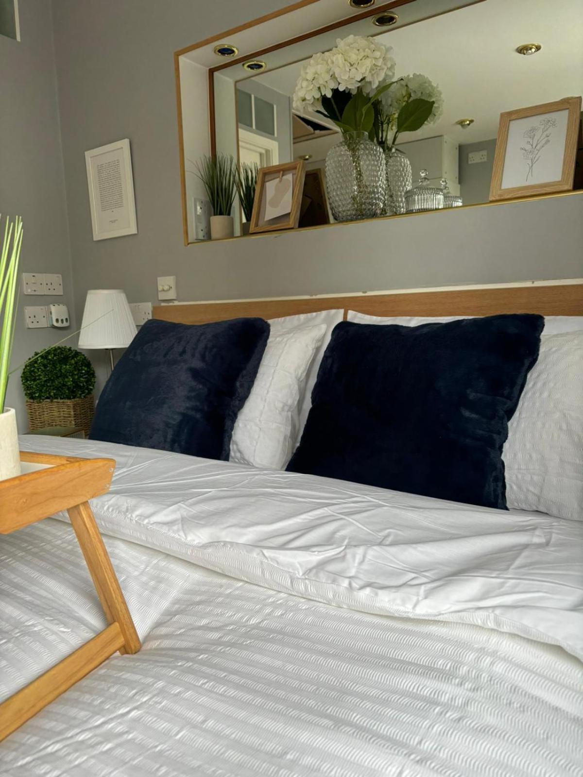 Amazing En-Suite Apartment In Finchley Central 런던 외부 사진