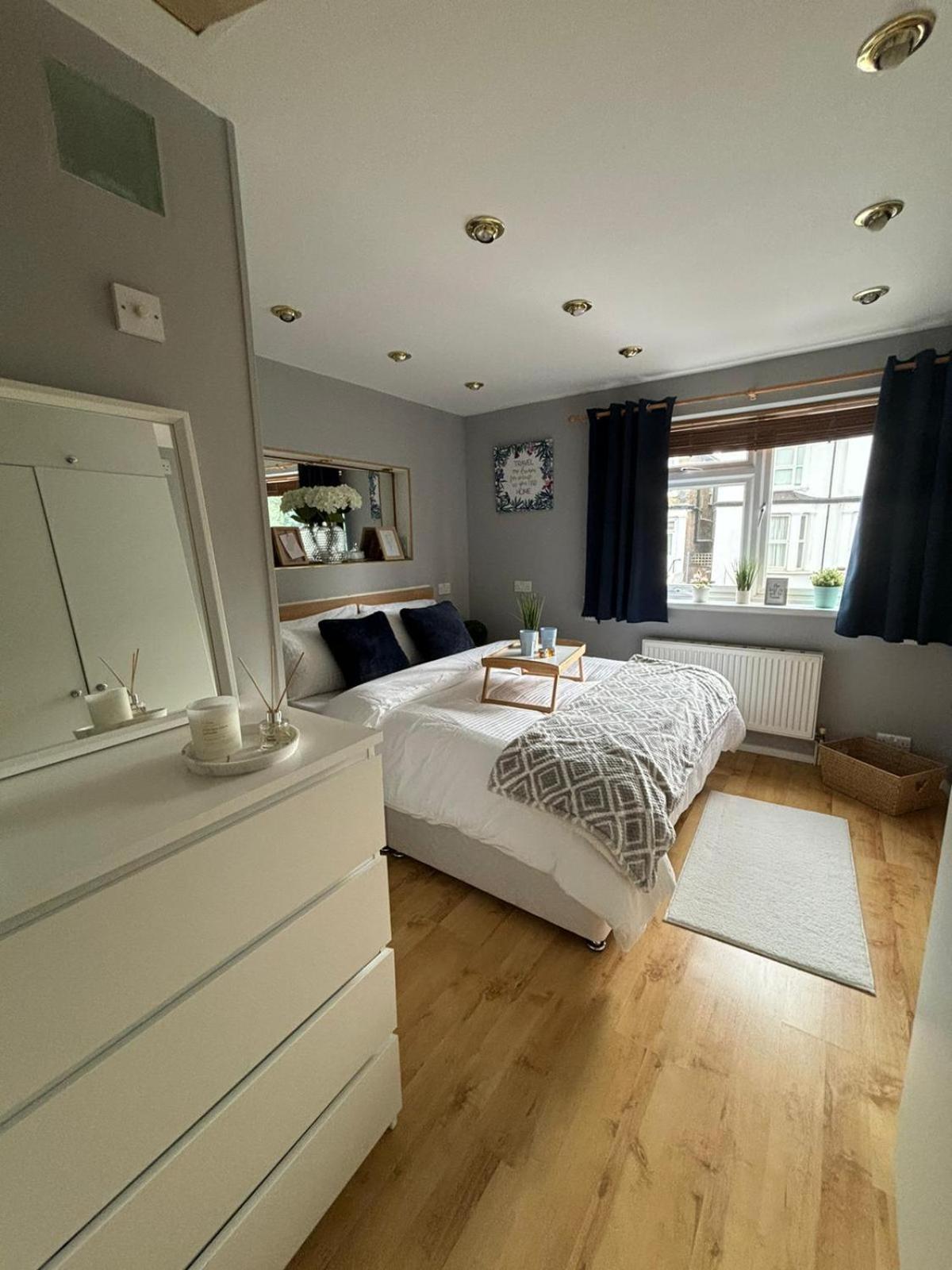 Amazing En-Suite Apartment In Finchley Central 런던 외부 사진