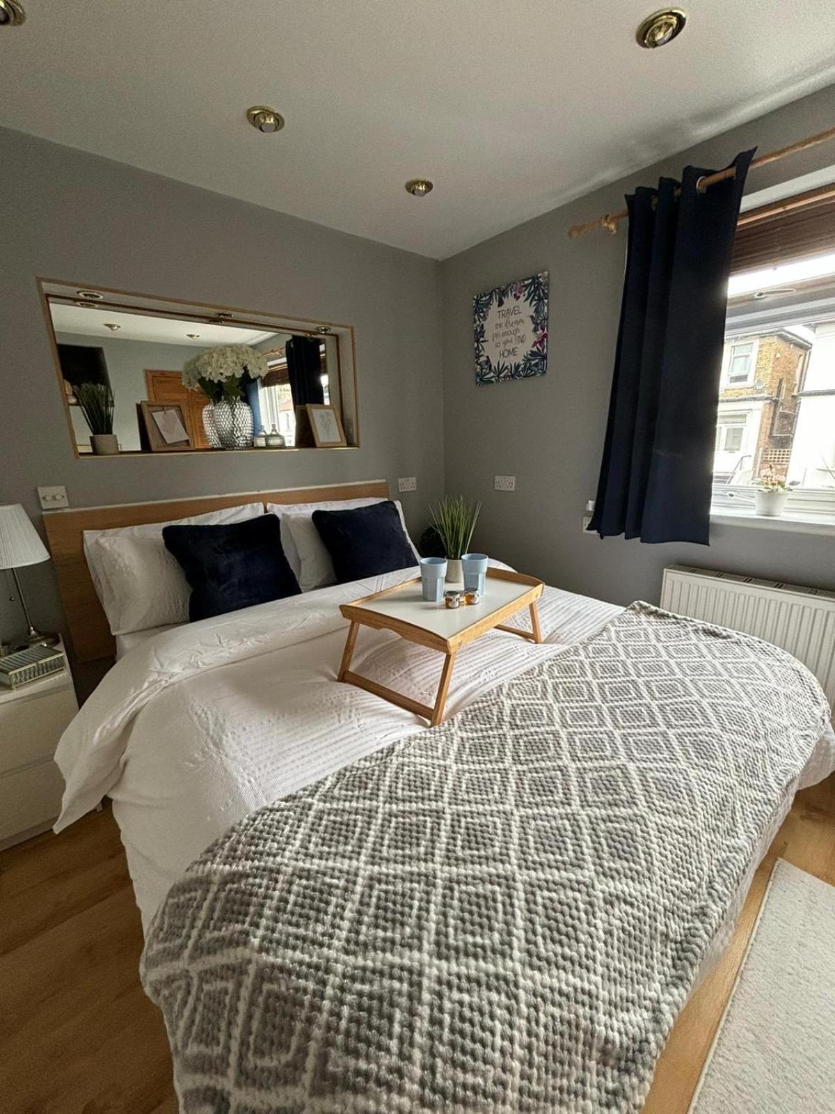 Amazing En-Suite Apartment In Finchley Central 런던 외부 사진