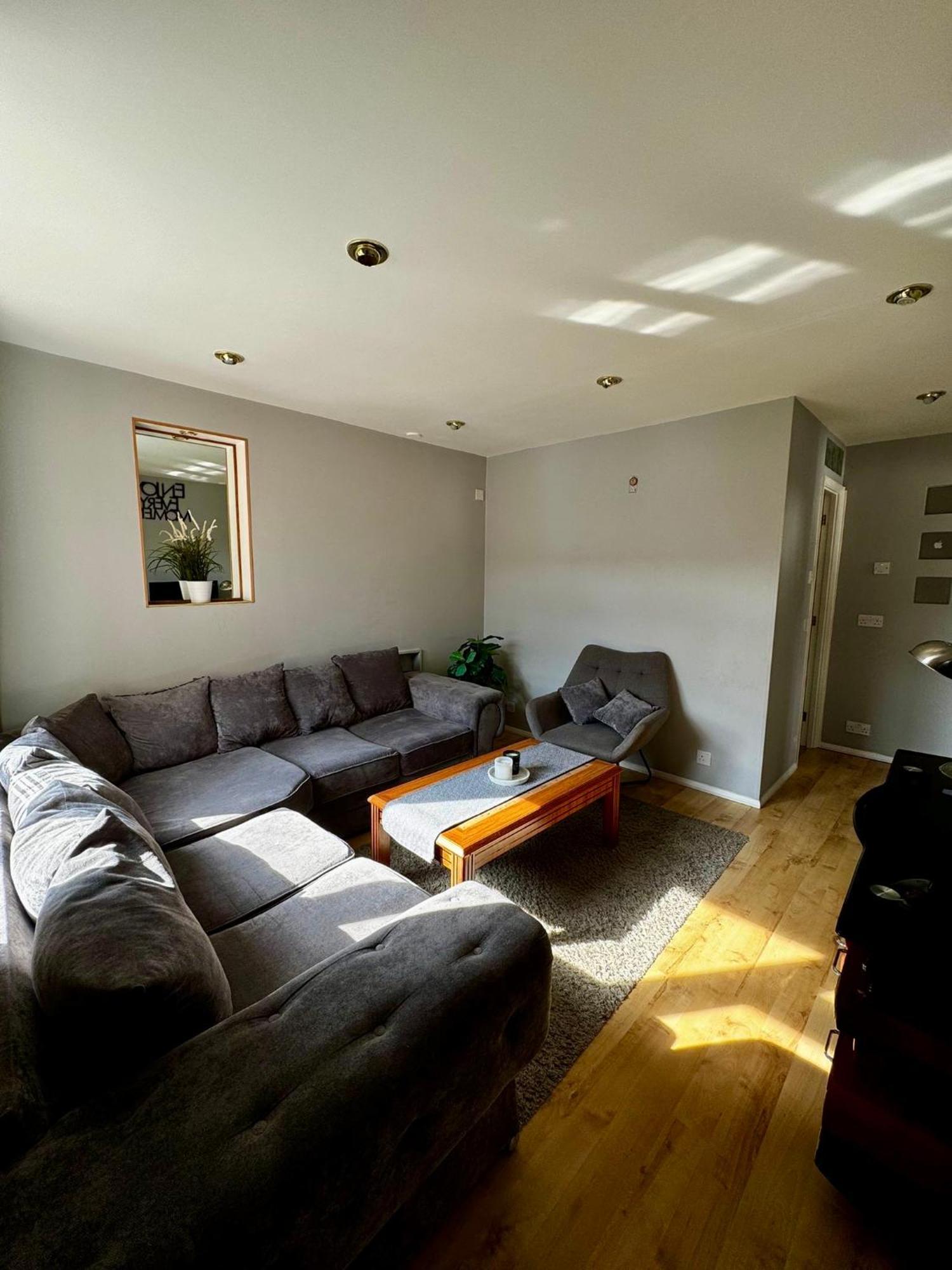 Amazing En-Suite Apartment In Finchley Central 런던 외부 사진