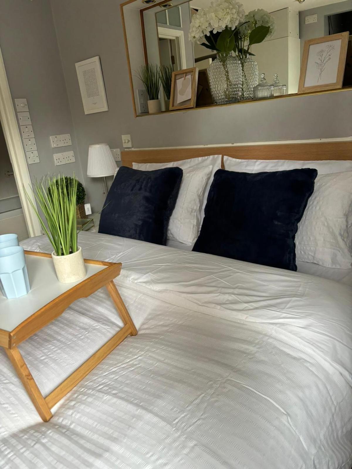 Amazing En-Suite Apartment In Finchley Central 런던 외부 사진