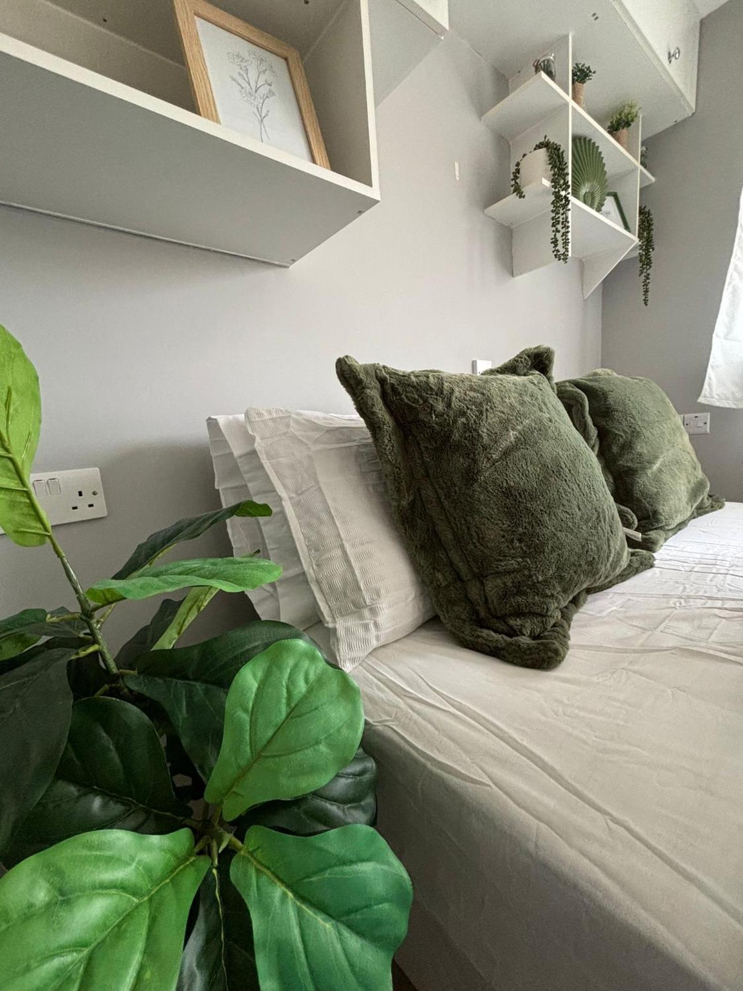 Amazing En-Suite Apartment In Finchley Central 런던 외부 사진